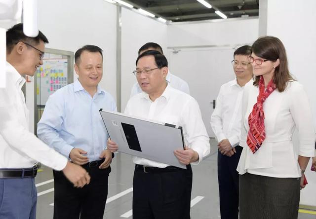 以开放促进发展、以合作实现共赢,上海市委书记赴几家知名外企调研